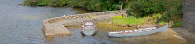 Ruderboote in irischer Bucht
