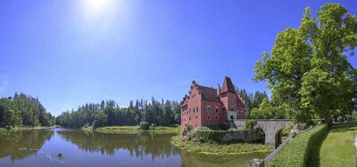 Cervena Lhota Moated Castle, Pluhův Žďár, Jihočeský kraj, Czech Republic, Europe || Wasserschloss Cervena Lhota, Pluhův Žďár, Jihočeský kraj, Tschechien, Europa